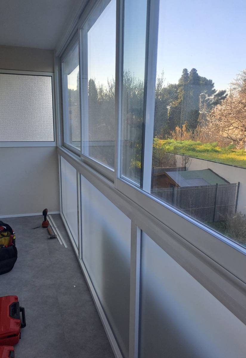 Fermeture d'un balcon par une loggia